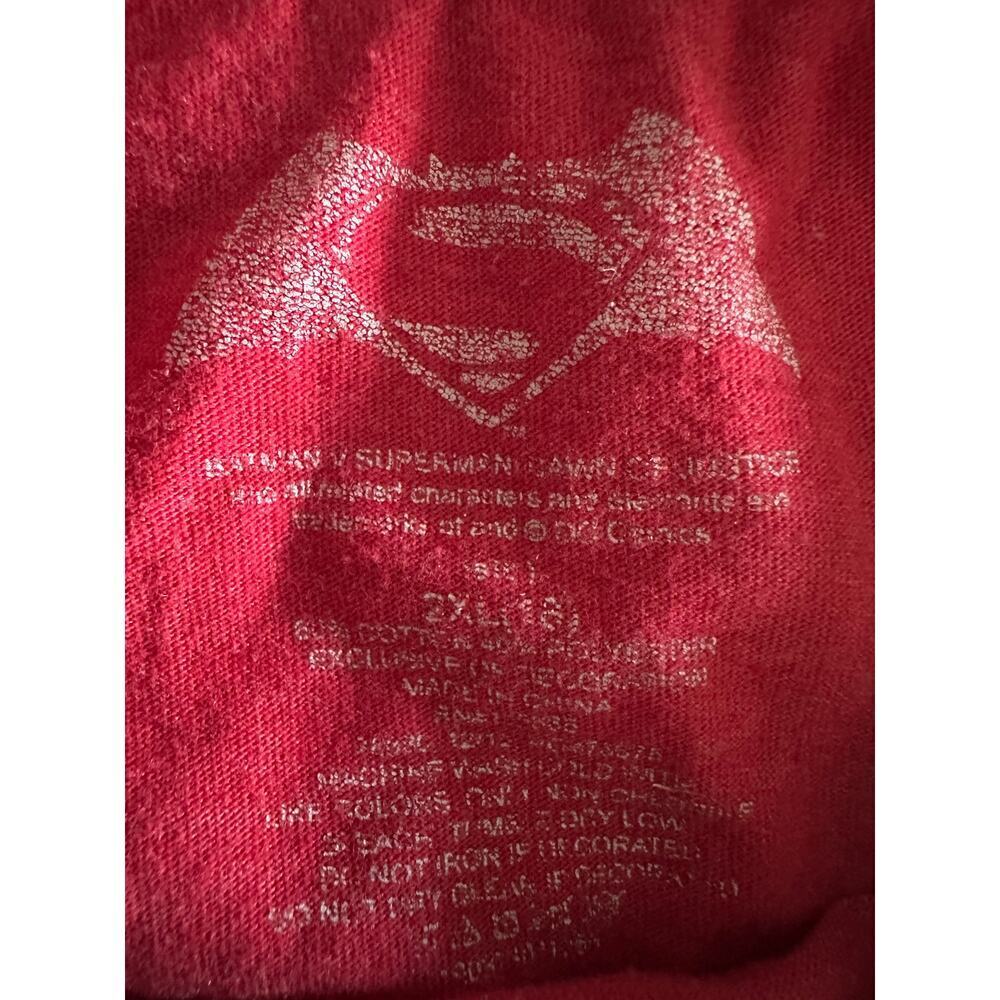 Youth 2XL Batman V Superman Dawn of Justice T-Shirt Black & Red - Picture 2 of 2